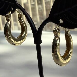 Elegant Gold Hoop Earrings